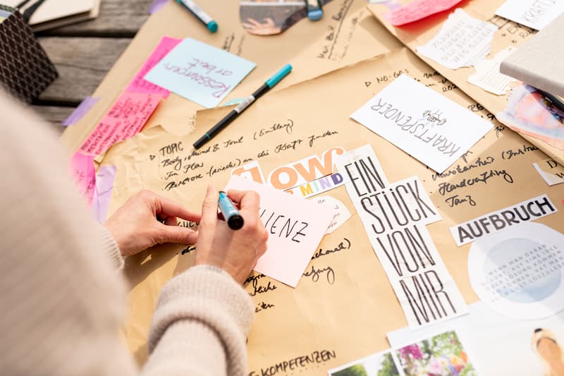 Post-its, Stifte und weitere Arbeitsmaterialien