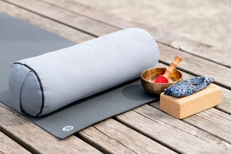 Yogamatte, Bolster & Klangschale